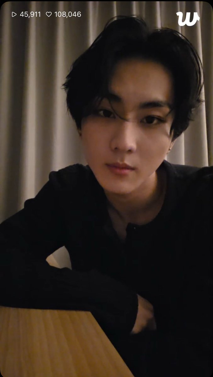 ensunmoon's tweet photo. HOW IS HE SO HANDSOME https://t.co/9RkBN6OGeJ