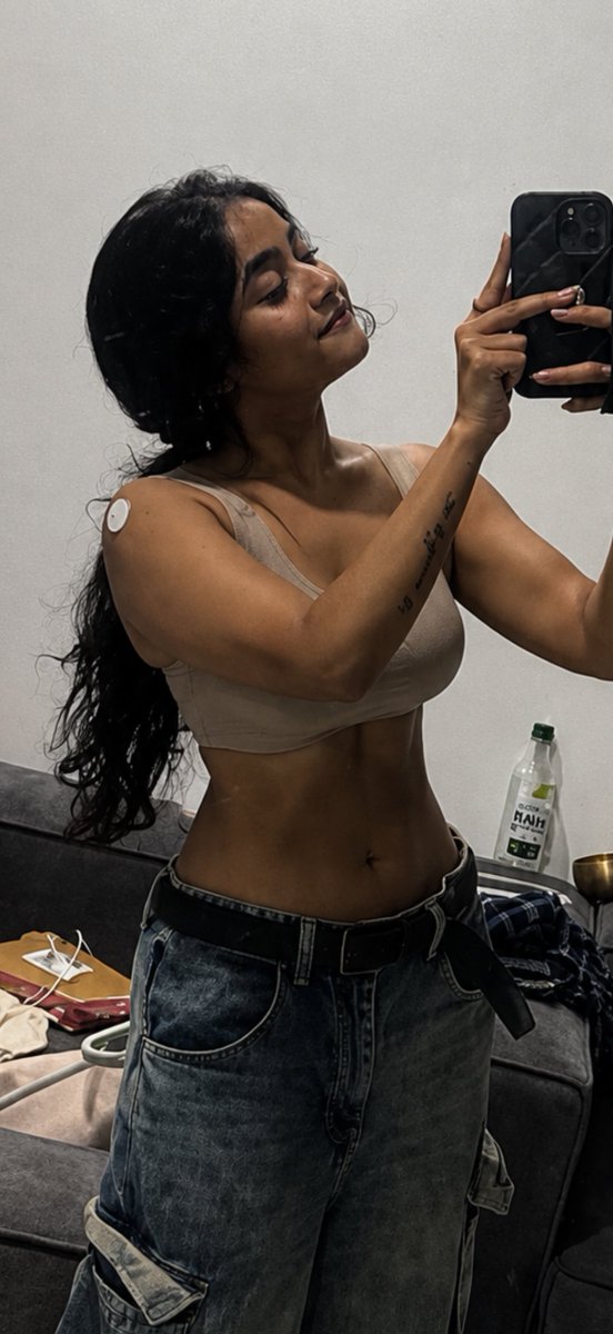 Rathifellow1's tweet photo. Deepthi sunaina is so fit 🤤🥵🍩 https://t.co/5mJxLJy3xR