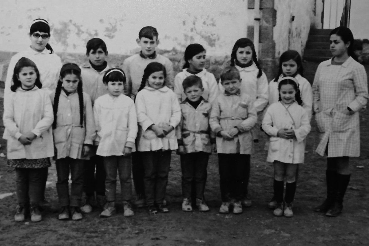 recordantora's tweet photo. Escola de Sant Serni, any 1968
Palmira de Cal Ramassador d’Ardèvol, Joan Noguerola, Jaume Vendrells, Maria Àngels Miramunt, Dolors i Rosa Manau professora Carmina Gomà
Maria Rosa Pons, Leonor Vendrells, Pepita Torrescassana, Neus Miramunt, Josep Manau, Xavier Manau, Glòria Querol https://t.co/KTrIXGPs6p