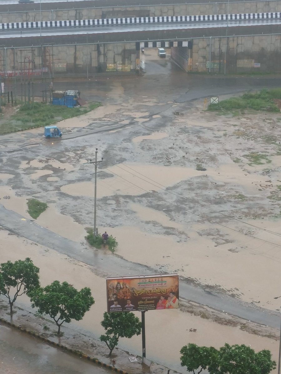 RajivTwr's tweet photo. @NandiGuptaBJP @UPSIDA Sir every year this is the situation.
Mantri ji ye poster jo laga hain wo aapka hi hain, Poster aa gaya lekin salon se kharab padi sadak nahi ban sakti?
@myogiadityanath Sir 2027 mein aapke MLA @tejpalnagarMLA ji se yeha ki Janta puchegi?
#UttarPradesh https://t.co/ttodywTUqC