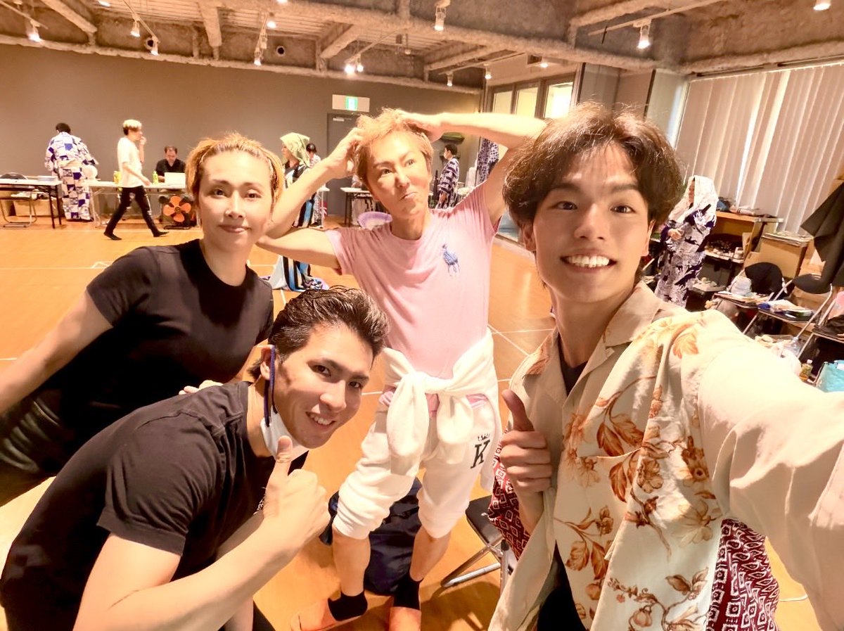 yoshi_urano's tweet photo. 稽古も残りわずか‼️ファビュラスでもご一緒させて頂いている水野さんと✨通し稽古が始まり見えてきました♪♪

細かいところを確認しながら、残り少ない稽古を集中して臨みたいと思います👍 https://t.co/QfzLyjuxfD