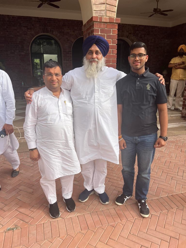MohitGuptaOffic's tweet photo. ਜਨਮ ਦਿਨ ਦੀਆਂ ਬਹੁਤ-ਬਹੁਤ ਵਧਾਈਆਂ ਸਤਿਕਾਰਯੋਗ ਪ੍ਰਧਾਨ ਸਾਬ੍ਹ ਸ. ਸੁਖਬੀਰ ਸਿੰਘ ਬਾਦਲ ਜੀ

ਸੱਚੇ ਪਾਤਸ਼ਾਹ ਅਕਾਲ ਪੁਰਖ ਜੀ ਅੱਗੇ ਅਰਦਾਸ ਹੈ ਕਿ ਉਹ ਤੁਹਾਨੂੰ ਹਮੇਸ਼ਾ ਚੜ੍ਹਦੀ ਕਲਾ ਅਤੇ ਤੰਦਰੁਸਤੀ ਬਖ਼ਸ਼ਣ, ਤਾਂ ਜੋ ਤੁਸੀਂ ਪੰਜਾਬ ਅਤੇ ਪੰਜਾਬੀਆਂ ਦੀ ਸੇਵਾ ਕਰਦੇ ਰਹੋ।
@officeofssbadal 

#HBDSukhbirSinghBadal #VEERSUKHBIR https://t.co/uZpLQNQvaL