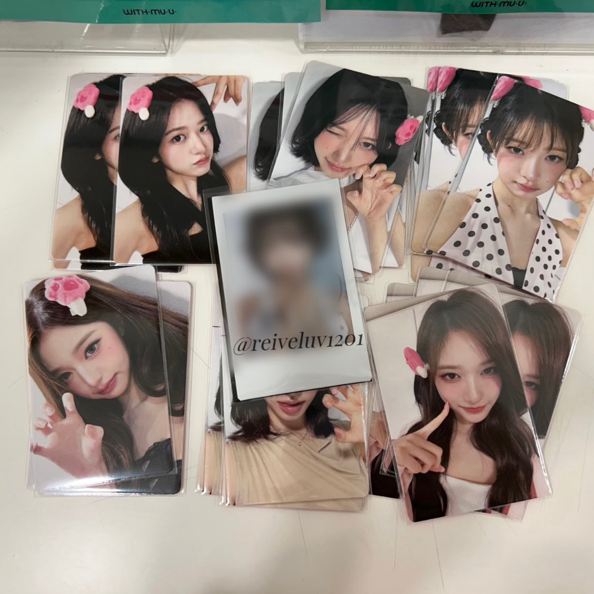 reiveluv1201's tweet photo. 여러분 ,,,, 저 레이 싸폴 뽑았어요🎀🥹
비를 뚫고 다녀온 보람이 있다..
#ive #아이브 #위드뮤 #withmu #럭드 #ld https://t.co/q5I8MPCN2A