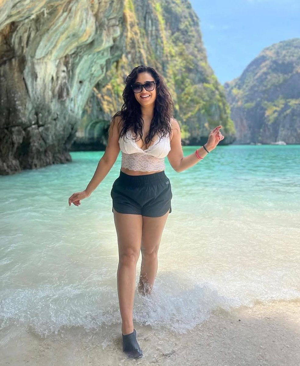 TheRaj92's tweet photo. After getting divorced twice, Shweta Tiwari prefers a peaceful life https://t.co/Nz7Jkwa98J