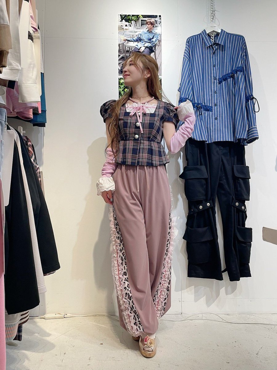 BABYPINKMOON's tweet photo. #milk

💖Sweet ハート パンツ💖

カラー：
ピンクレオパード
シャドーチェック

サイズ：
ウエスト ~98㎝ / ベルト下丈 98㎝

￥27,940(tax in)

フリルの切り替えを施し、スポーティーさとロマンティックな甘さをミックス♡動きやすさはもちろん、可愛いシルエットを両立させたパンツです🎶 https://t.co/TIEaklNQ3s