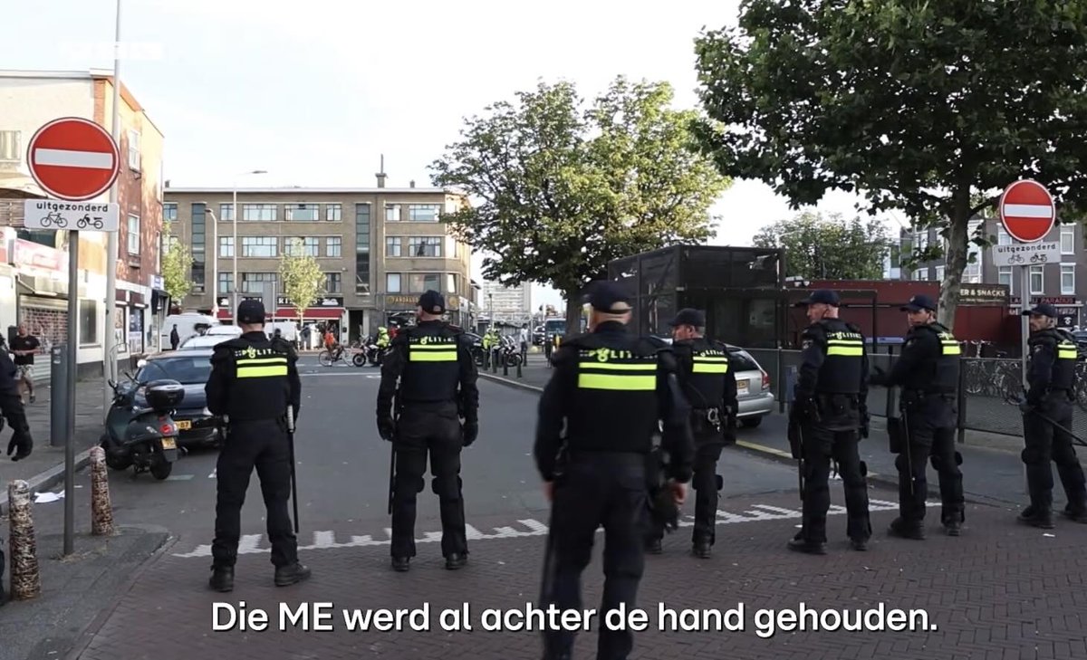 jndkgrf's tweet photo. Nieuw 'Briefje van Jan' - aan de relschoppers

"Beste 'relschoppers',

Ik kom nog uit de tijd dat voetbalhooligans ruwe bolster, blanke pit-types als Hagenees Henk Bres waren..."

Lees verder: https://t.co/ibJLqmCNIK

#marokko #voetbal #rellen #politie #briefjevanjan https://t.co/gEUGYADD1D
