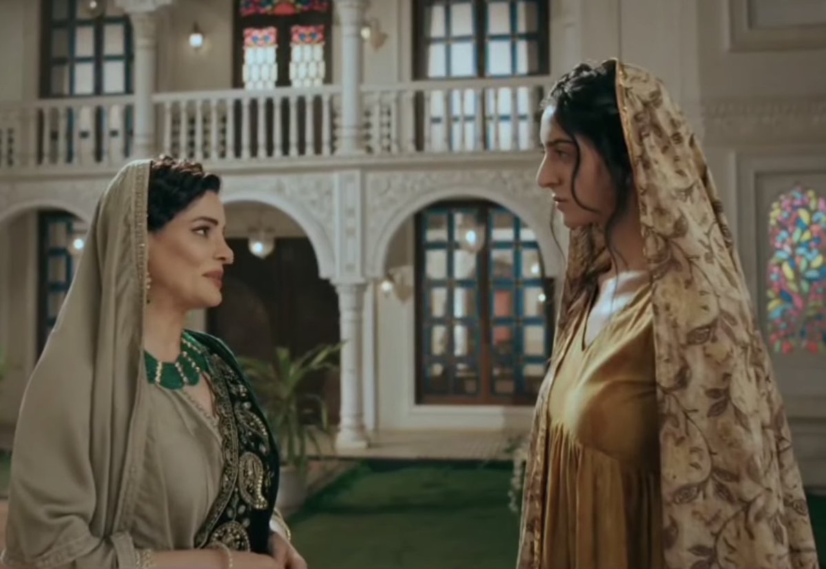 mhjn_mamta's tweet photo. Karma is a bitch, Nazima!

As they say “You reap what you sow”. Mahid or Seher didn’t punish her for her crimes but god served justice.

It seems she’s living in a forced marriage. What if she’s now a victim of domestic violence hence came to meet Mufti Mahid?

#SeherHoneKoHai https://t.co/Cxb9vlVb6P