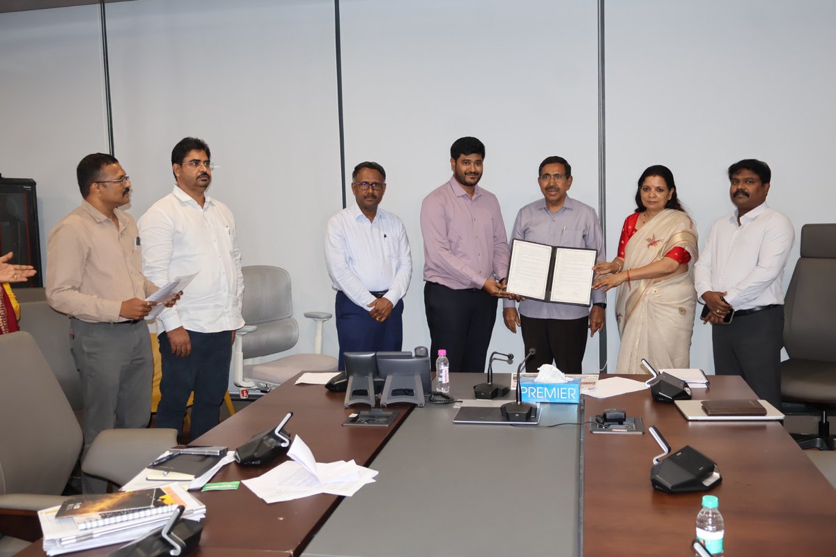 apmepma's tweet photo. π #OFOE Business Meet @Amaravati
Under the leadership of Sri P. Narayana Garu, MEPMA signed MoUs with 12 top brands to empower urban #SHG women entrepreneurs.β¨ Focus brands: GoMill & Beautitva under #SWAYAMAP
#WomenEmpowerment #UrbanEntrepreneurs #AndhraPradesh #APMEPMA #GoMill https://t.co/4DxlCQ6q2v