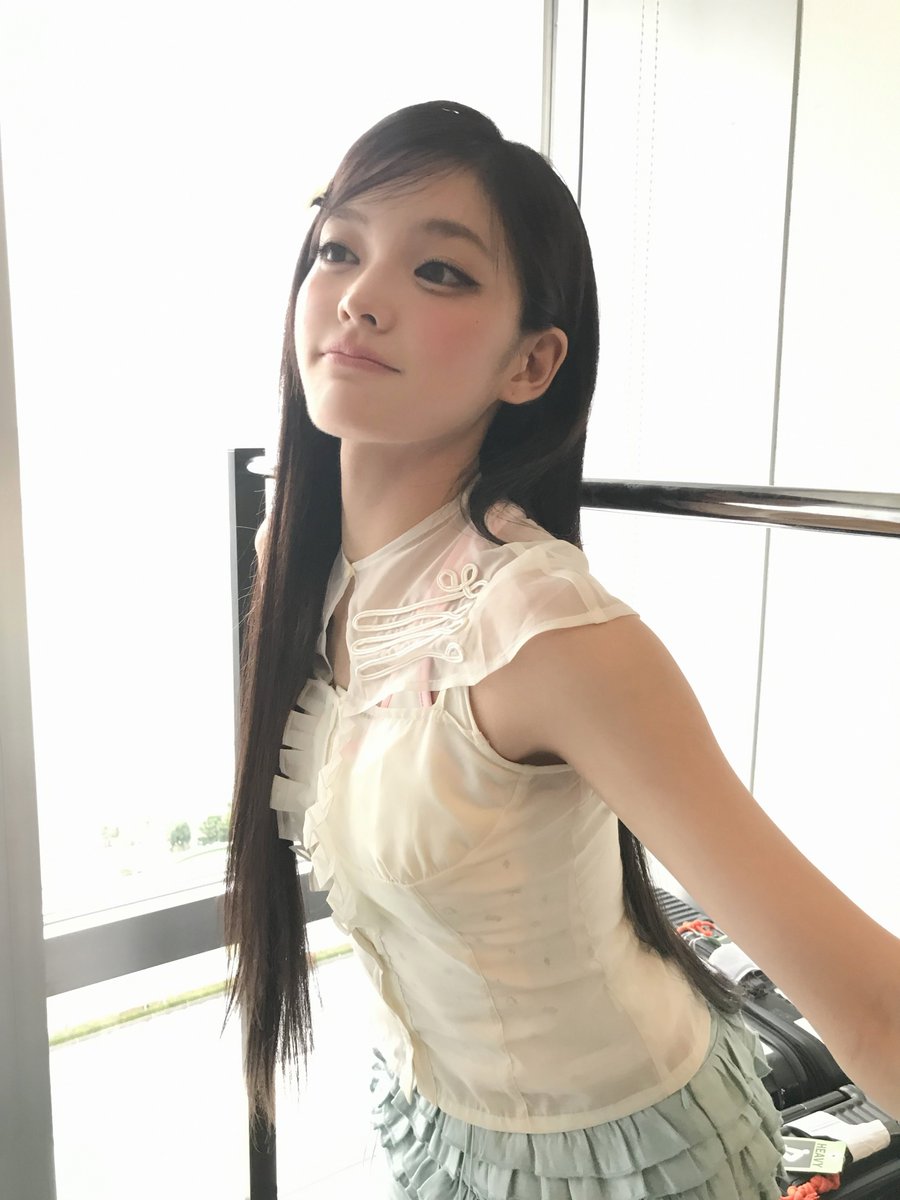 ro0204ha's tweet photo. 본인이귀여운걸너무나잘알고잇는롱냥이 https://t.co/fMhDfXFThy