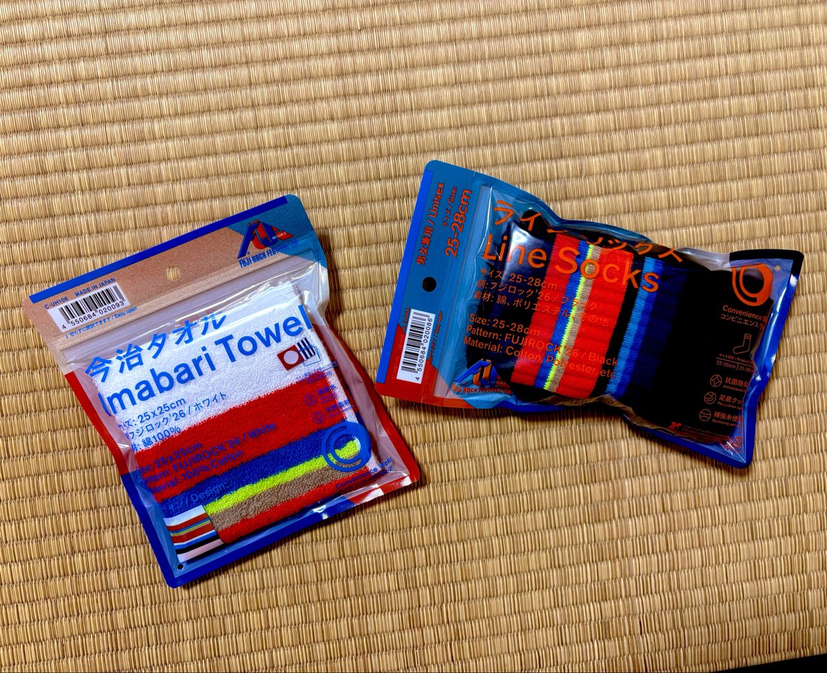 nozzy74's tweet photo. 4年目のファミマコラボ！
フジロッ靴下〜無事ゲットしました〜！
サコッシュ売ってなかったけどね。
でもまあテンション上がってきたよね🤩。
今治のタオルハンケチはホンキートンクにプレゼント✨。
こないだハンケチなくしてたからね。
#フジロック https://t.co/Tb8joBsRrP