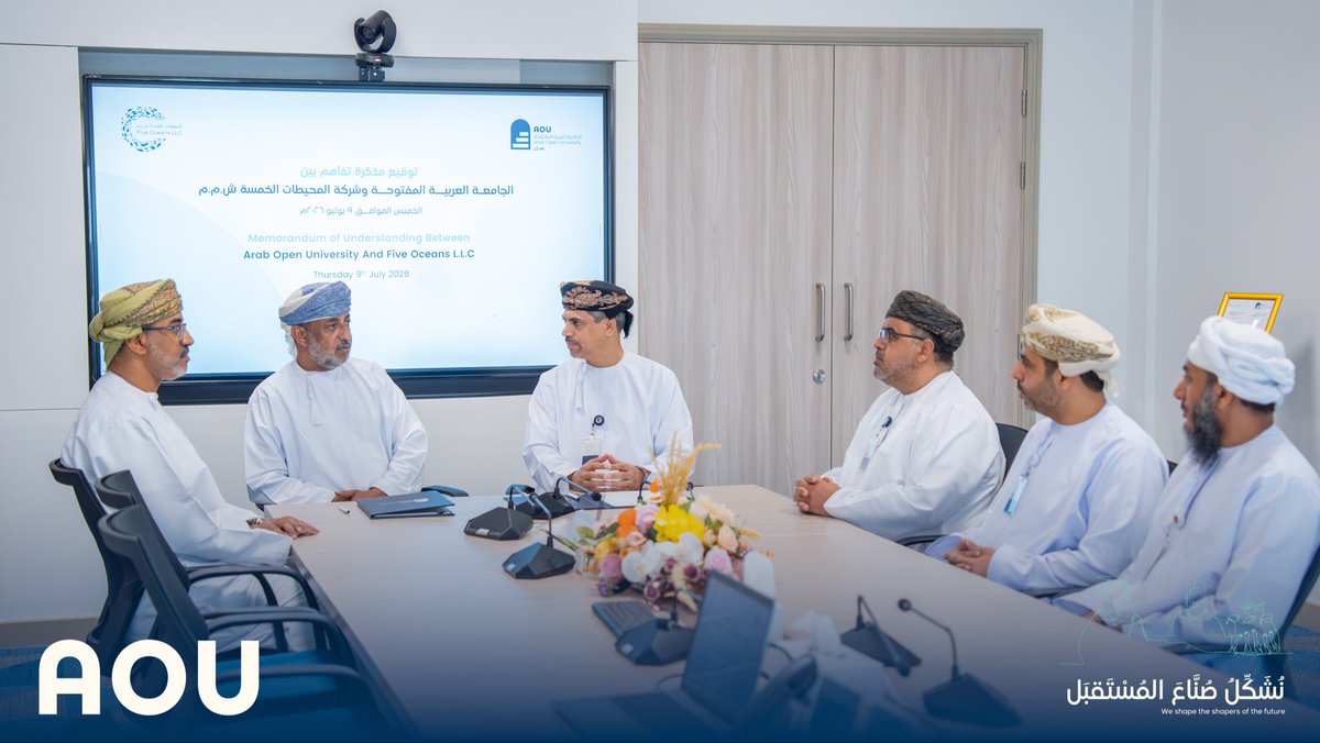aou_oman's tweet photo. وقعت الجامعة العربية المفتوحة مذكرة تفاهم مع شركة المحيطات الخمسة لتنفيذ أحد المشاريع الاستراتيجية بالجامعة، والذي يهدف الى تطوير حلول ذكية لسلامة الغذاء باستخدام تقنيات الذكاء الاصطناعي، وإنترنت الأشياء، والبلوك تشين، بما يسهم في تعزيز الأمن الغذائي، ودعم الابتكار، وتحقيق مستهدفات رؤية عُمان 2040، وترسيخ الشراكة بين البحث العلمي والقطاع الصناعي. #الجامعة_العربية_المفتوحة #البحث_العلمي #الذكاء_الاصطناعي #رؤية_عمان2040 #سلامة_الغذاء