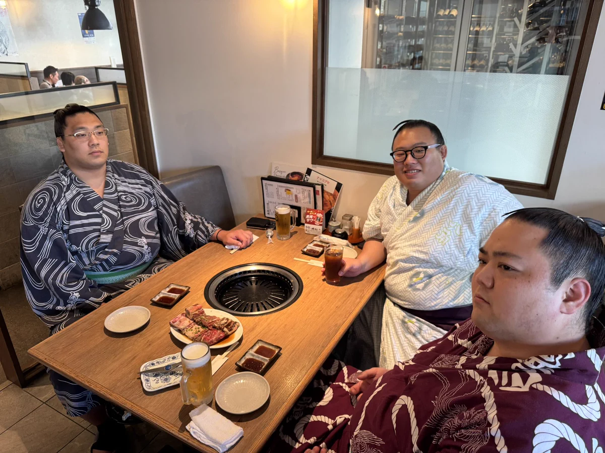 八角 部屋