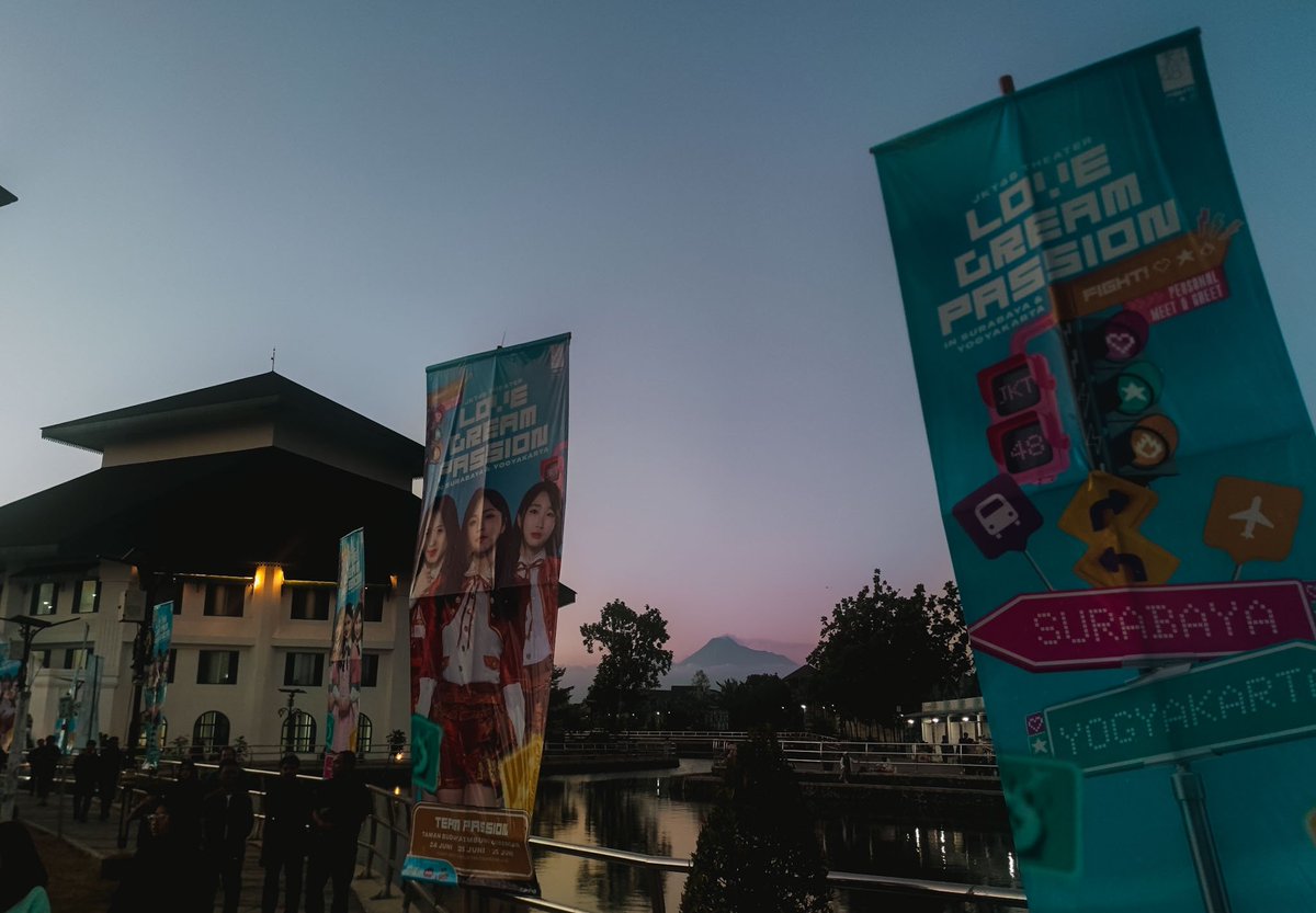 rezzahabibie's tweet photo. Dahulu merantau terasa menyenangkan, sekarang kampung halaman menjadi tempat yang selalu dirindukan.

17 hari di Jogja, matur nuwun teruntuk teman² yang sudah datang dan berbagi kebahagiaan, wayaheee kembali ke Jakarta dengan sejuta cerita.

😊🙏

#JKT48TheaterSementaraDIY https://t.co/fWi2mLhCbi