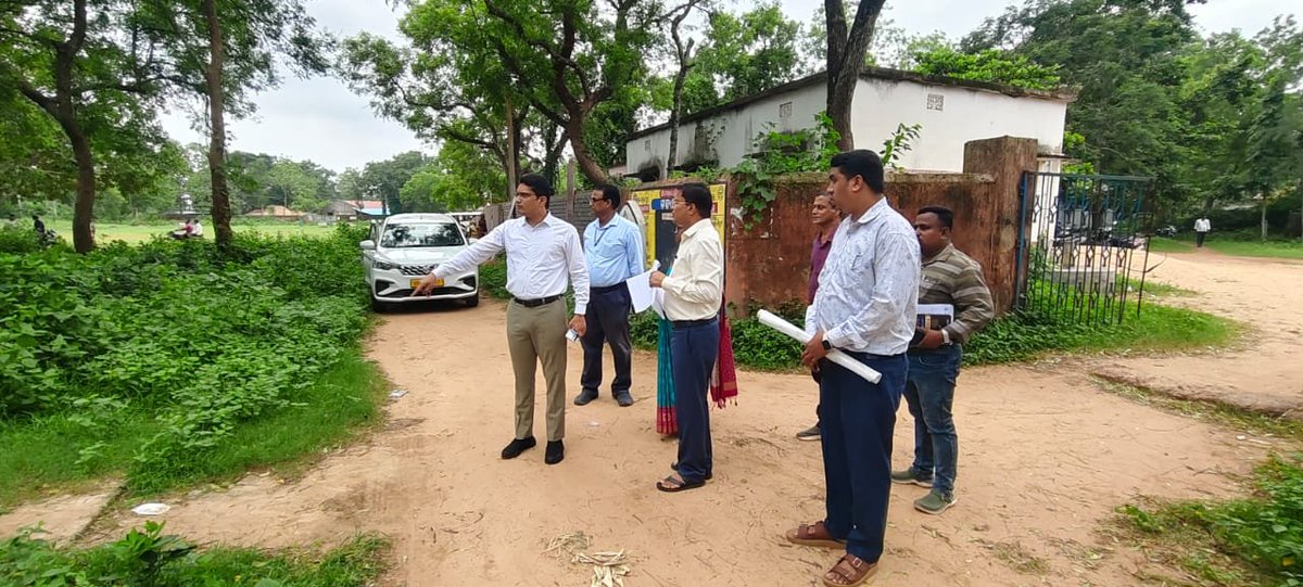KatakaDM's tweet photo. Collector & DM visited the proposed Eight  Godabarish Mishra Adarsha Schools under Four tahasils of Kataka district. Also interacted with students at Chintamani Bidyapitha, Kishannagar, and visited the Anganwadi Centre at Kishannagar to review early childhood care and nutrition services. @CMO_Odisha @SecyChief @IPR_Odisha @SMEOdisha @WCDOdisha
#Education #StudentEngagement #Anganwadi