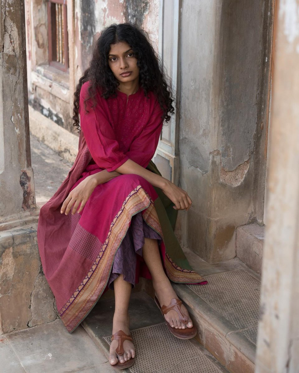 SJMANTRA's tweet photo. Chettinad’s aesthetic resists minimalism. It favours accumulation, contrast, and presence.
This edit brings that maximal vocabulary into cloth.

SONG OF THE SOUTH | SS ’26
.

#shalinijamesmantra #songofthesouth #athousandwindows #chettinadedit #ayearacrossindia https://t.co/n7OOpBXvBS