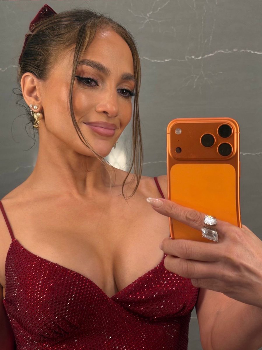 JenniferLOc5's tweet photo. Glowing !! 😍😍😍 https://t.co/UNkxI5qdP3