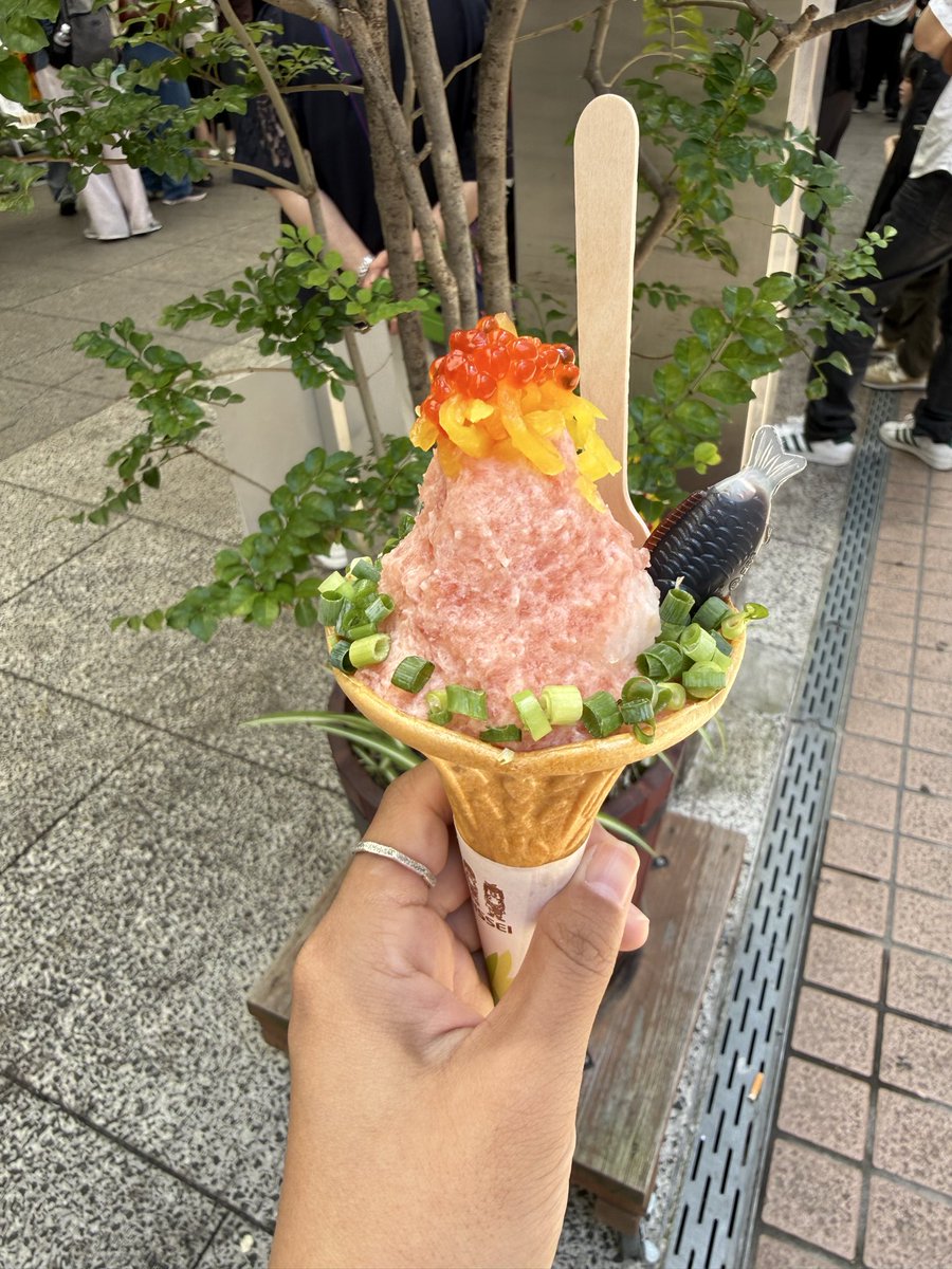 zenryoku__miyuu's tweet photo. 「MIYUUのちょい旅日記📓〜1ページ目〜」
ラジオで紹介させていただいた平和通りの食べ歩きの写真をupします!📸
いくらと沢庵を落として酢飯とトロのみに😱(📻で言い間違えた〜🤦♀️)
この日助手席担当だった私は気兼ねなくたくさん飲めました🤭🍊
#fm786 #ヤン3 https://t.co/l85WaA3hXM