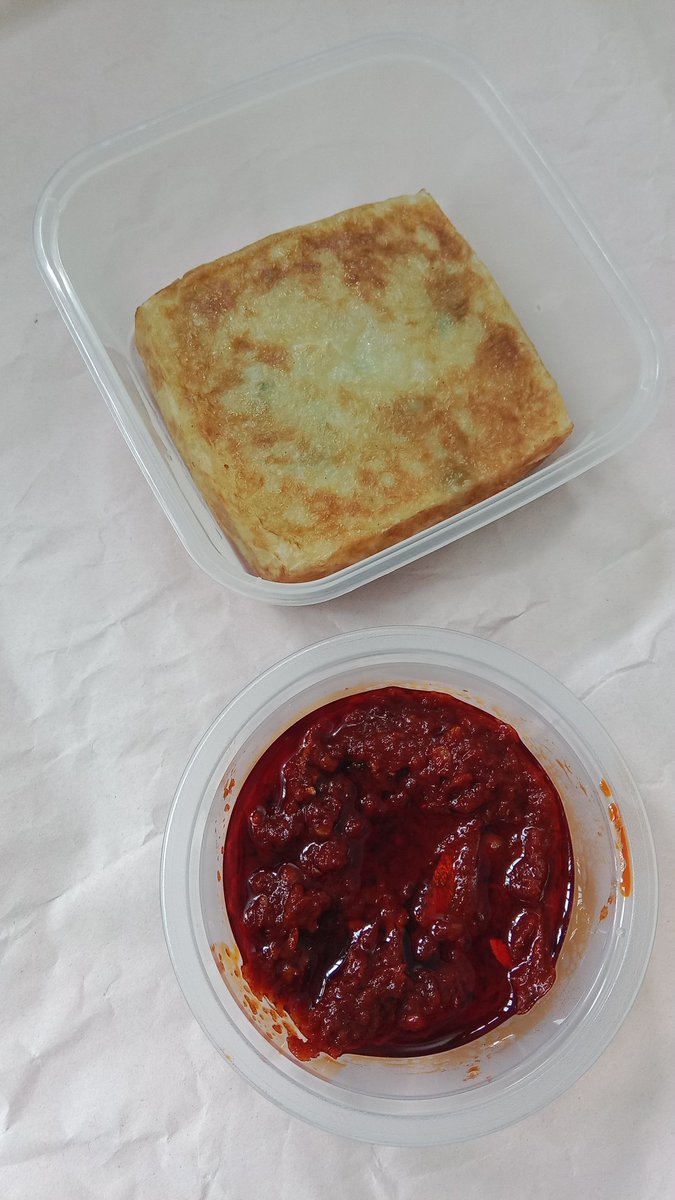 entangledream's tweet photo. Missed you home!

And aww look how i'm being fed by strangers already. 

Is this why outsiders treat you better than blood related they say? 🥹 https://t.co/PXKEE8Ymbr