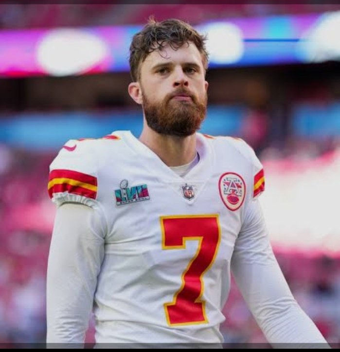 LangmanVince's tweet photo. Make no mistake, Travis Kelce didn't invite is longtime teammate Harrison Butker to his wedding because Taylor Swift didn't like his 2024 college commencement speech! 

Can you be a bigger cuck than this clown? https://t.co/aiLhEEc190