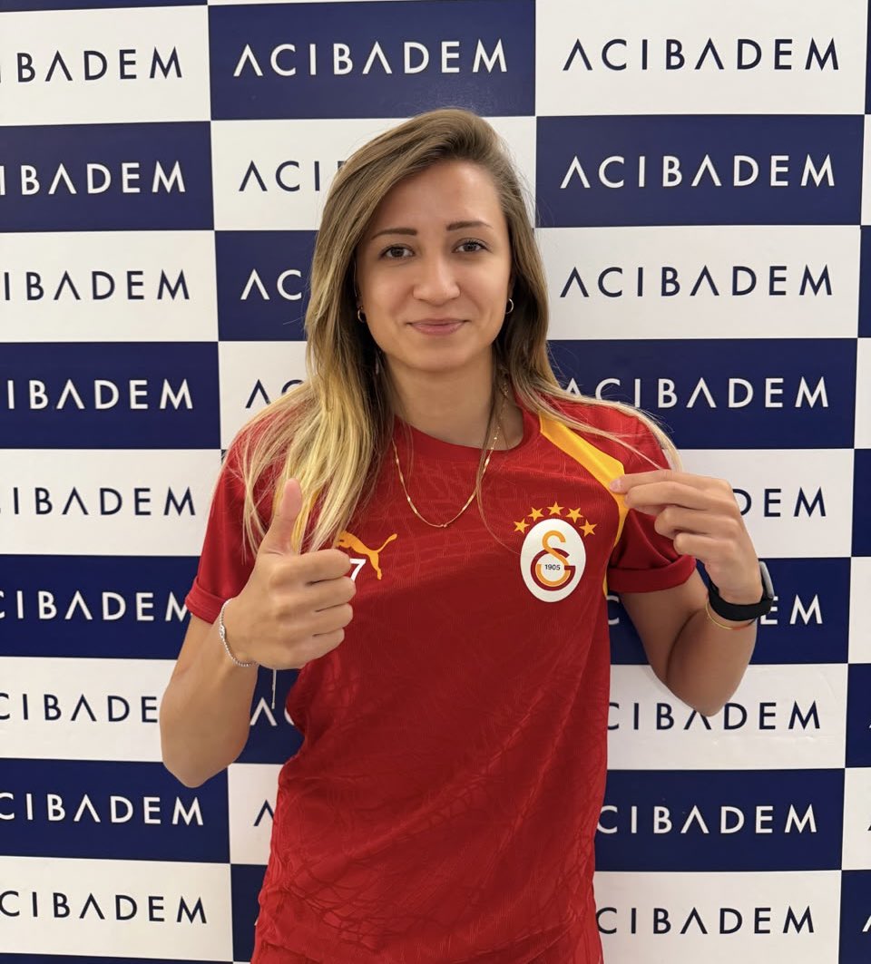 kadinfutbolGS's tweet photo. Galatasaray Kadın Futbol Takımımızın, @AcibademSaglik Bakırköy Hastanesi’ndeki sağlık kontrolü başladı. 💊

Yeni sezon ve hazırlık maçları öncesinde göz, ortopedi, genel cerrahi, göğüs hastalıkları, kardiyoloji, kulak burun boğaz ve dahiliye muayeneleri yapıldı. Muayenelerin ardından futbolcularımıza radyoloji, EKG-EKO-EFOR, solunum fonksiyon testi, kan ve idrar tetkikleri yapıldı. ✅