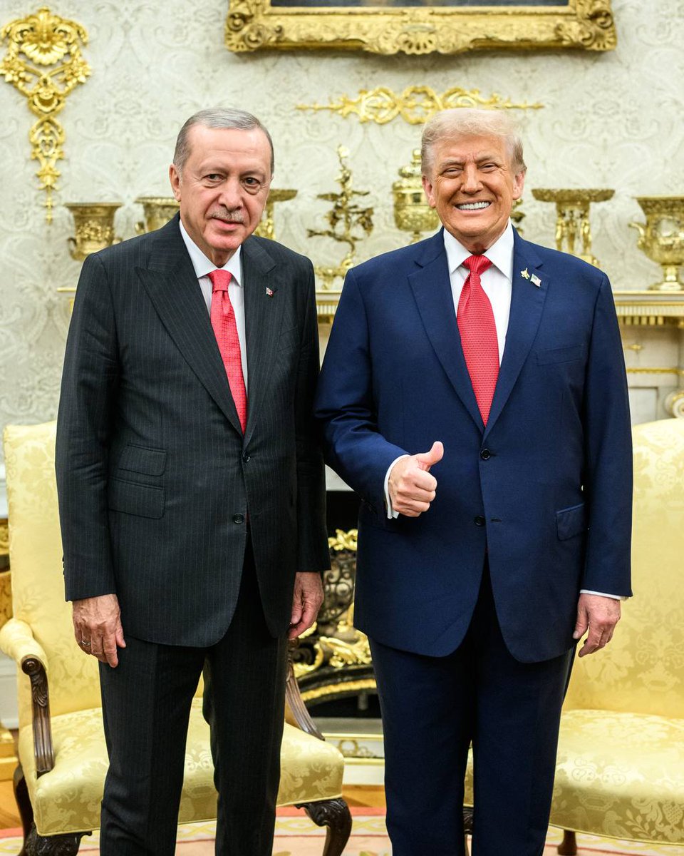 medya3tr's tweet photo. 🔴Milli Savunma Bakanlığı:

Daha önce de ifade ettiğimiz üzere beklentimiz, müttefiklik ruhuyla uyuşmayan CAATSA yaptırımları ile savunma sanayimize yönelik açık veya örtülü tüm kısıtlamaların kaldırılmasıdır. 

Bu çerçevede ABD Başkanı tarafından yapılan açıklamaları memnuniyetle karşılıyor, müttefiklerimizle kısıtlamalar yerine karşılıklı güven ve dayanışmanın güçlendirilmesinden yana bir yaklaşımı benimsiyoruz.