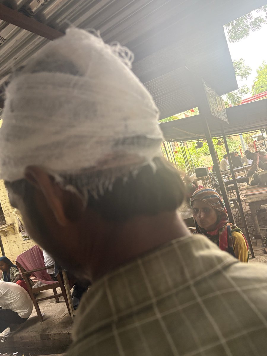 ShrishBhartiya's tweet photo. मुझे ये समझ नही आता की कोतवाली नगर थाना पुलिस सीतापुर को प्रथम सूचना रिर्पोट दर्ज करने के लिए और क्या आधार चाहिए कृपया न्यायसंगत कार्यवाही कीजिए FIR दर्ज कर न्याय दीजिए @dm_sitapur @sitapurpolice @UPGovt @dgpup @Uppolice https://t.co/DIwbu3XEmb