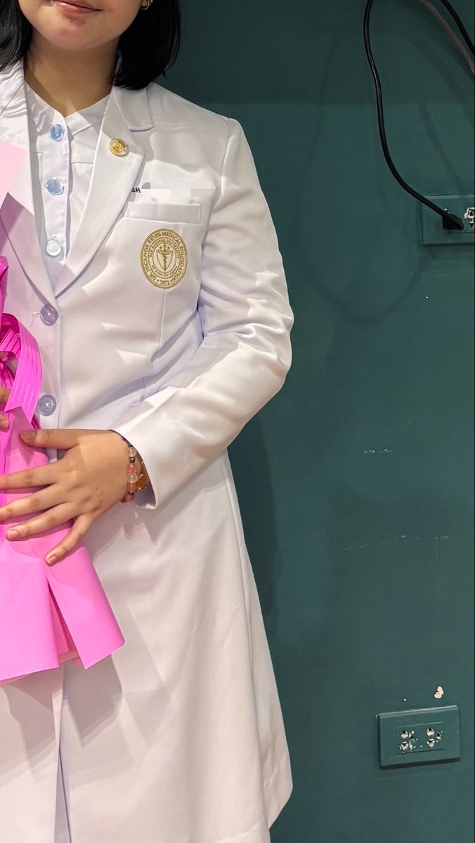 bmyangi's tweet photo. From wearing my lab gown to lab coat with my pin 🥹🥹 #studytwt #medtechtwt https://t.co/d1tis6VKgZ