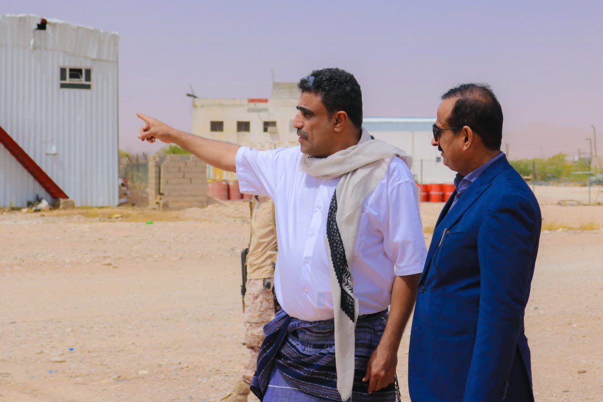 Shabwa_Gate's tweet photo. المحافظ بن الوزير يدشّن، الأعمال الإنشائية لمشروع إنشاء مبنى المؤسسة العامة للكهرباء فرع شبوة، في خطوة تعكس اهتمام السلطة المحلية بتطوير البنية المؤسسية للمرافق الخدمية، وتعزيز كفاءة قطاع الكهرباء، وتهيئة بيئة عمل حديثة تسهم في الارتقاء بالأداء الإداري والفني وتحسين جودة الخدمات. https://t.co/QLNs1fNskh