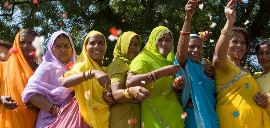 RedHotWorld's tweet photo. Ekta Parishad started with villagers pooling 16 cents each into a fund they controlled. Now it's one of the largest nonviolent movements on earth: thousands of villages with their own grain banks, deciding everything in local assemblies, campaigning together for true democracy. https://t.co/fgiPPKw7n3