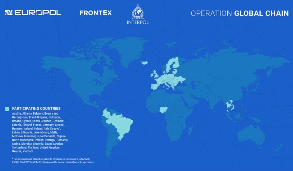 kskrckBG's tweet photo. Europol’ün Makedonya Üsküp’te kurduğu operasyonel merkezden yönetilen harekat, Balkan rotasının sadece Ortadoğu ve Asya menşeli göçmenlerin geçiş yolu olmadığını, aynı zamanda transatlantik bir insan ticareti laboratuvarına dönüştüğünü kanıtladı https://t.co/aE9Vs5M0Ki https://t.co/52W6PzSbLB