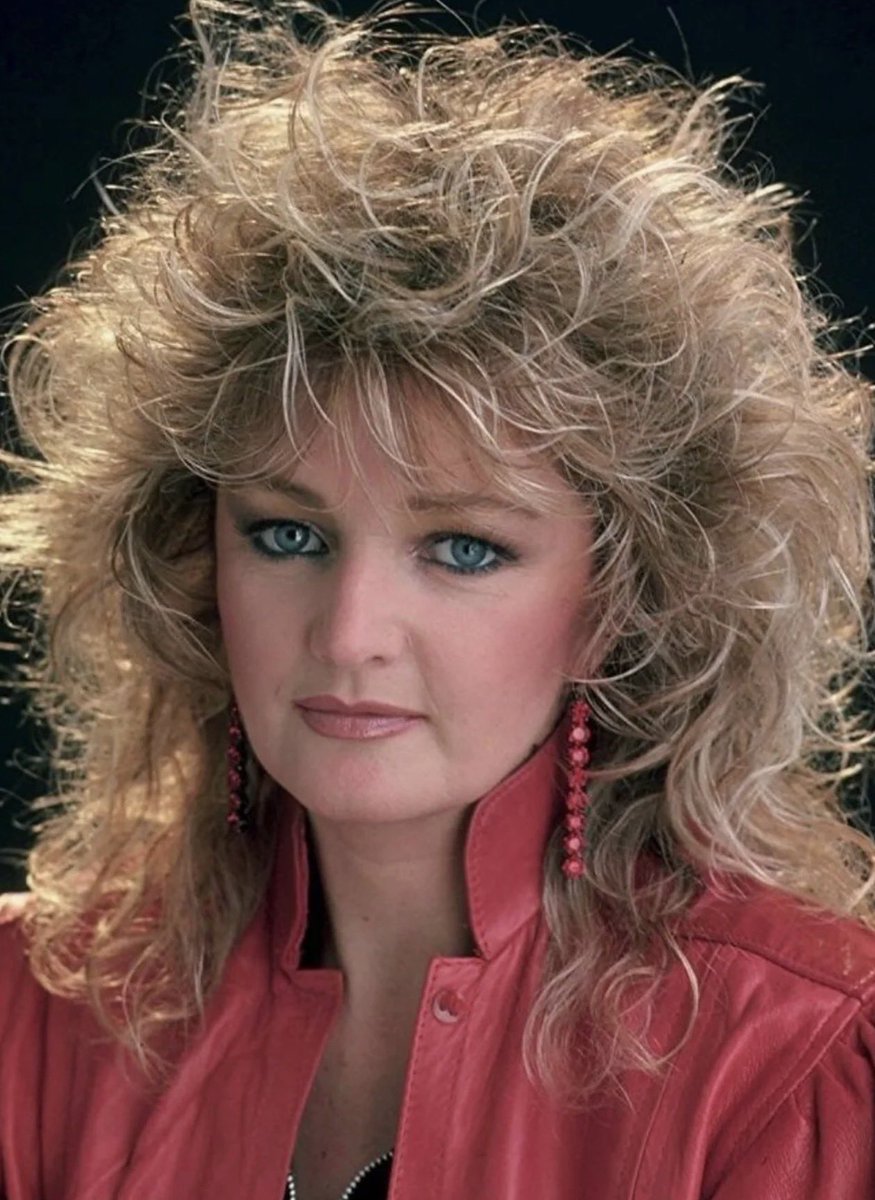 diostuitero's tweet photo. Hoy tenemos eclipse en el cielo. Ha subido la gran Bonnie Tyler. DEP. ❤️‍🩹 https://t.co/UpfxIpWTgJ