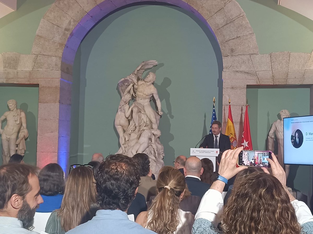rabasf's tweet photo. De Paco Serrano participa en la jornada Madrid-USA: Alianzas estratégicas para el futuro del audiovisual en la @rabasf https://t.co/NakifHPMRX