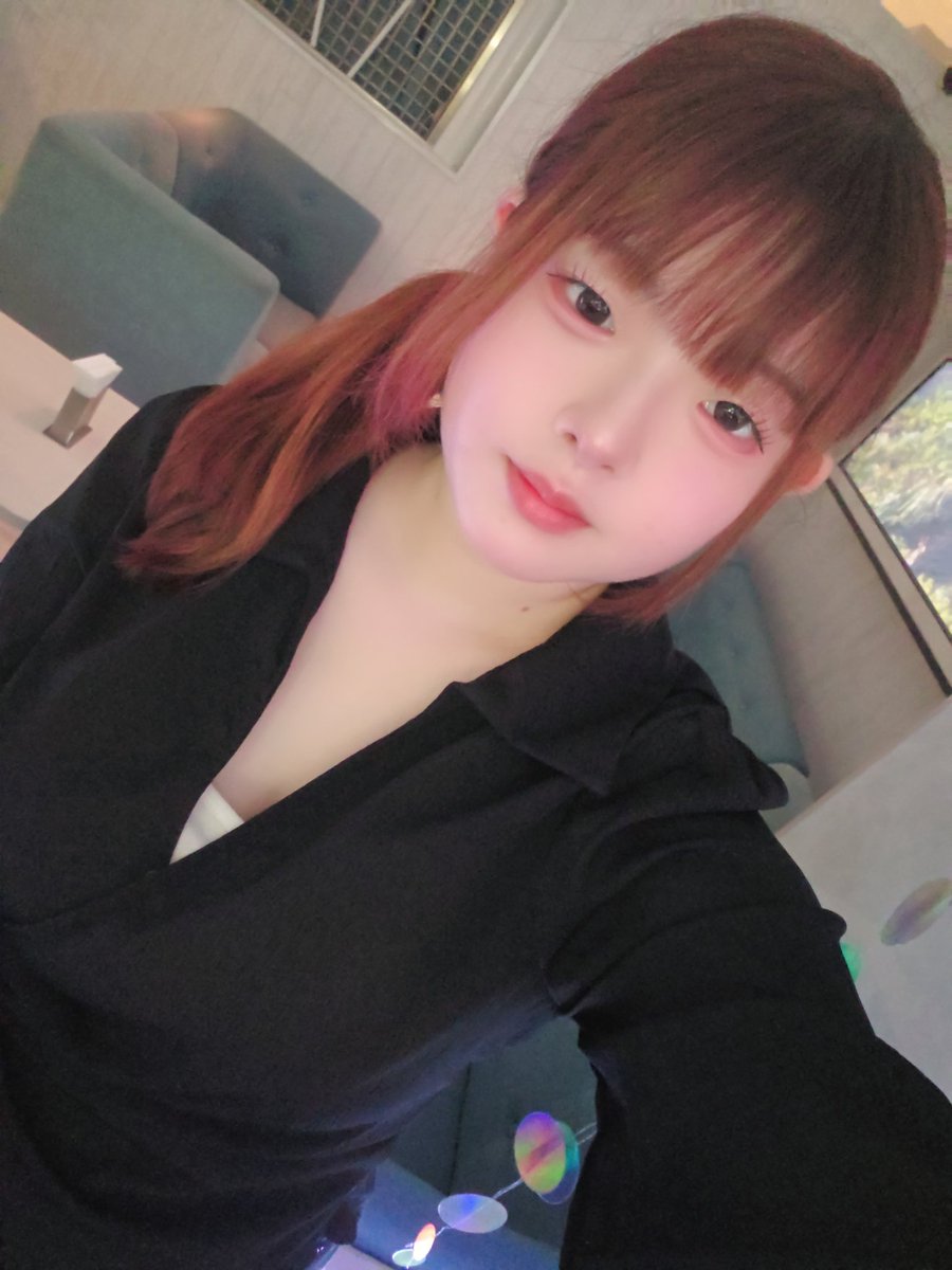 iori_gotanda's tweet photo. 23:30までいます！
見慣れた服に戻りました🖤⋆͛*͛

#五反田 #ガールズバー #ガルバ #ラウンジ
@moana_gotanda https://t.co/qiuL2DVyWD