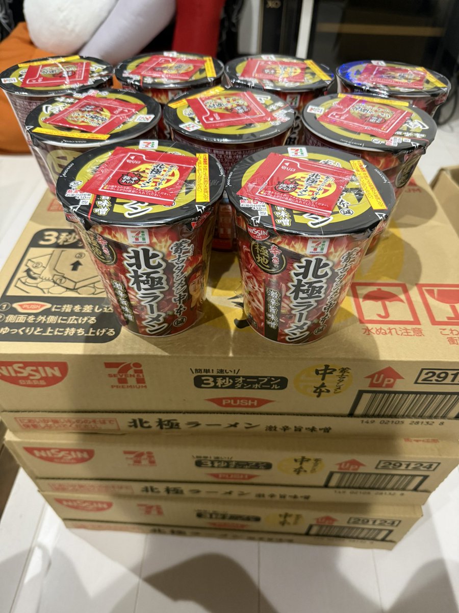 kuroronmax's tweet photo. 遂に今年も北極ラーメンのカップ麺発売日された❗️
早速1万円分買ったw
多分後2万円分くらいは買う予定です😁
#北極ラーメン https://t.co/cKVK0yQx7K