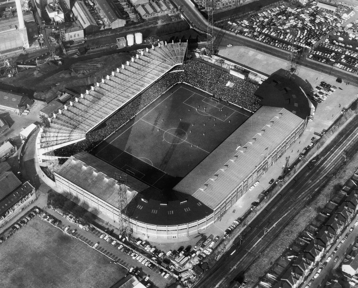 Oifigiuil's tweet photo. @ManUtd So Manchester United are demolishing the most iconic stadium in England, a stadium where the Busby babes were laid in repose, this historic building is being replaced with a boring, ugly bowl? Anfield will officially become the most historic stadium in England for a fruit bowl?🤢 https://t.co/QACtjTlxb1