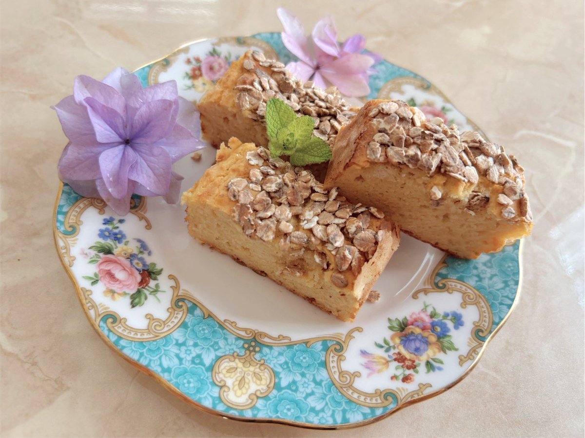 norishiraishis's tweet photo. 卵、米粉、アルミフリーBP、豆乳甘麹、発芽大麦のみのカステラ💓

Egg, rice flour, aluminum-free baking powder, soy milk, amazake &amp; sprouted barley cake. 🍰

#カステラ #Cake #HealthyBaking #GlutenFree https://t.co/eyjLOf0Lgp