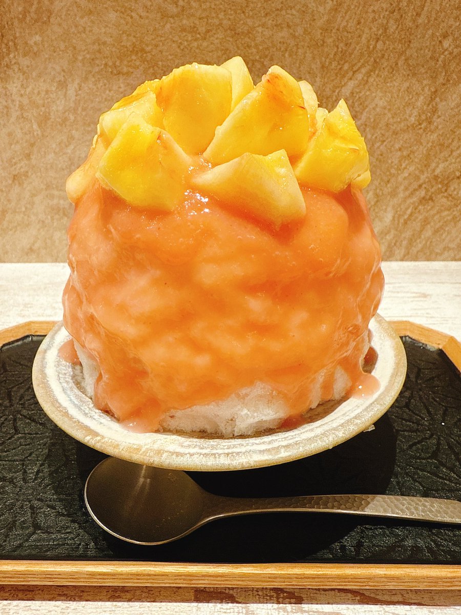 mckooo26's tweet photo. 本日は人間ドックからのホームズ＆アドラーでした🕵️
林くん観に行って、緑川さんと草尾さんのお芝居も浴びれると言う贅沢すぎる時間でした😭
観劇後は気になってたかき氷屋さんに行って桃浴びてきた🍑(中にもごろごろしてた感謝🙏) https://t.co/3t3wVP2mjz