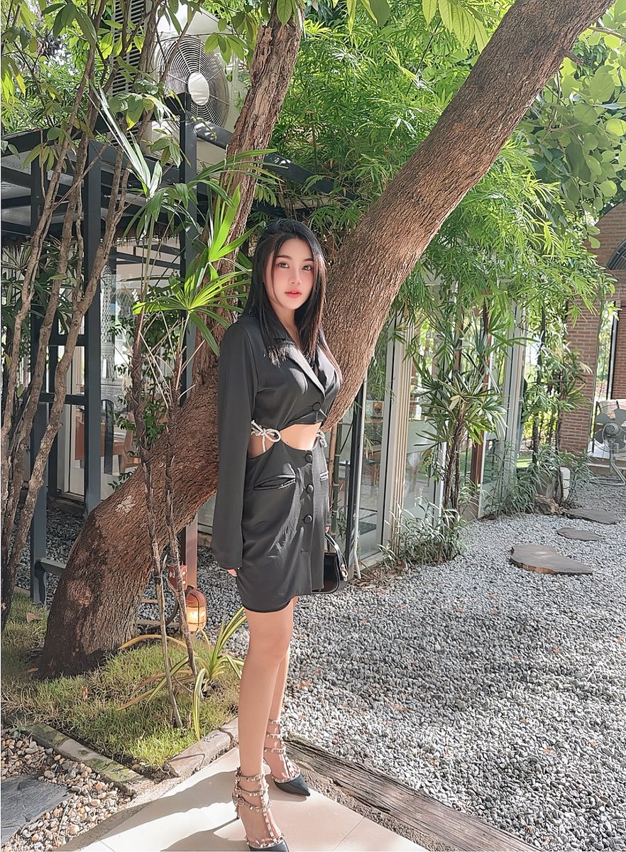 Aompron's tweet photo. หนูขอโทษ หนูมีตาแต่ไร้แวว ไปบอกเฮียเจ้าของร้าน เรียก “น้องๆ หลบหน่อยค่ะ พี่ขอถ่ายรูปหน่อย” 555555 โอ้ย มารู้ตอนหลังเค้าเป็นเจ้าของร้าน เงิบ แหก 😅😅😅😅💦 https://t.co/h3rIrKOtsg