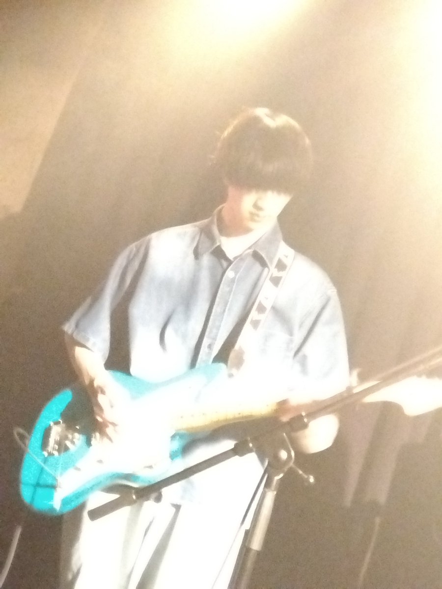 toshi_masuyoshi's tweet photo. 2026.7.8
o_all @ 下北沢THREE

各楽器の音色、その重なりでグラデーションを紡ぎコード進行とリズムの緩急でメロディを包み込む
真っ直ぐに伸びる声、ウタとコーラス
これまで観た彼らのライブで過去一ぶっ刺さった

新曲、ぜんぜん違うけどギターのリフに "はしるこども" 感があってグワッてなった https://t.co/dN8iLebMcz