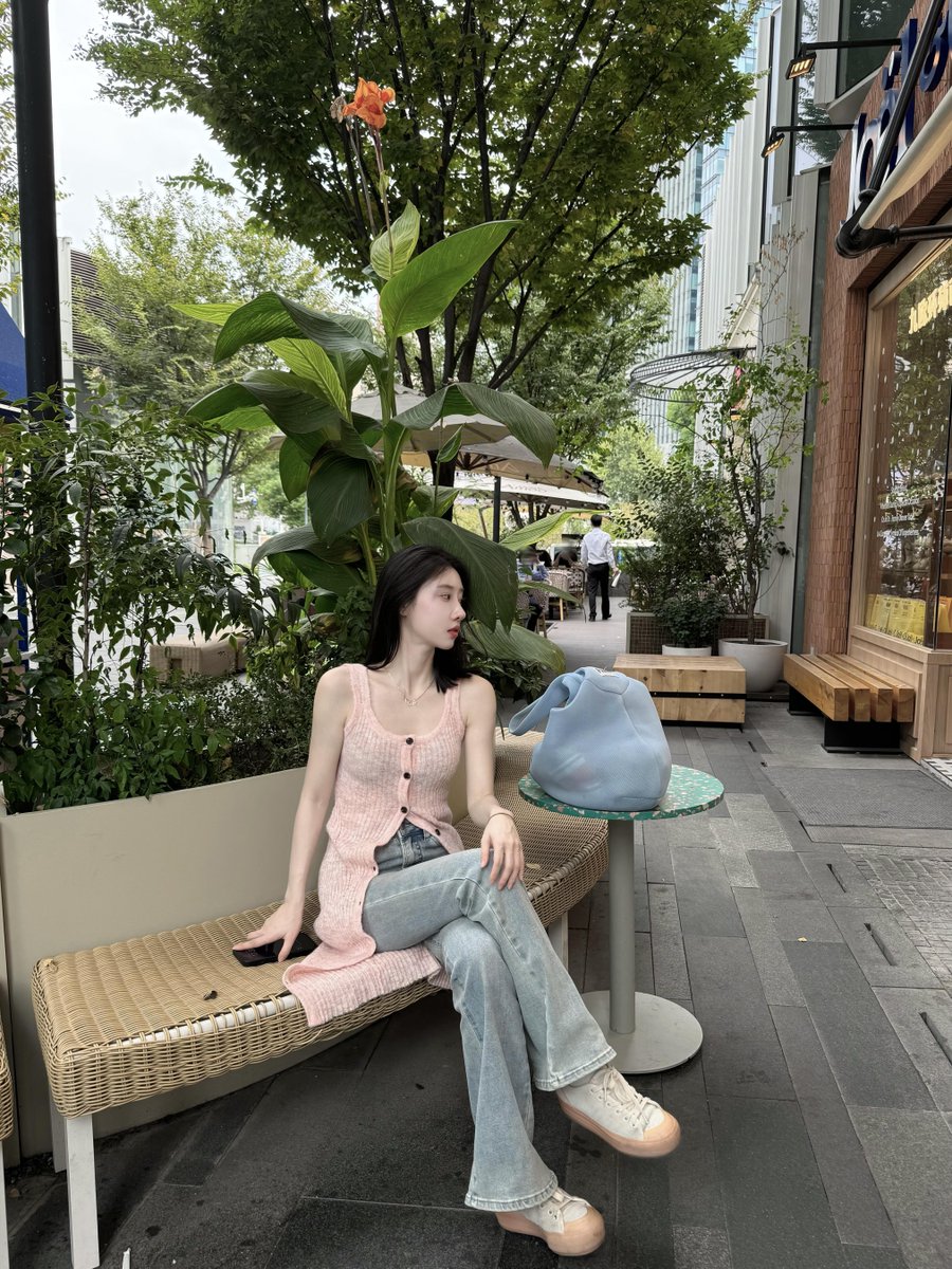 famn_noir's tweet photo. 세월이 흘러도 사라지지 않는 아름다움이 있어요. 그건 바로 내면에서 우러나오는 여유와 단단함이에요. #아저씨 #세종 #대구 https://t.co/1ozEftj0Ud