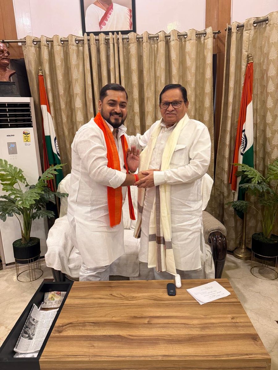 amitranumla's tweet photo. बिहार विधान परिषद के माननीय सभापति श्री अवधेश नारायण सिंह जी से आज पटना में भेंट की। अनुभवी मार्गदर्शक के साथ सार्थक चर्चा हुई।
@LJP4India @iChiragPaswan https://t.co/j1aeO4xl4k