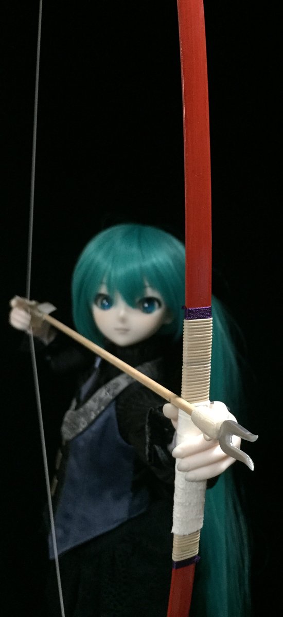puppenheimcraft's tweet photo. 1/3サイズドール用和弓
20000円
黒・朱
#アイドール東京
写真みたいに弓をひいているようにできるアタッチメント付きの矢がついてます。
写真は以前製作したものですが、本物の籐を巻いてます。朱色は写真より少し短いので1/4の子でも使えると思います。 https://t.co/tlrisFCjO5