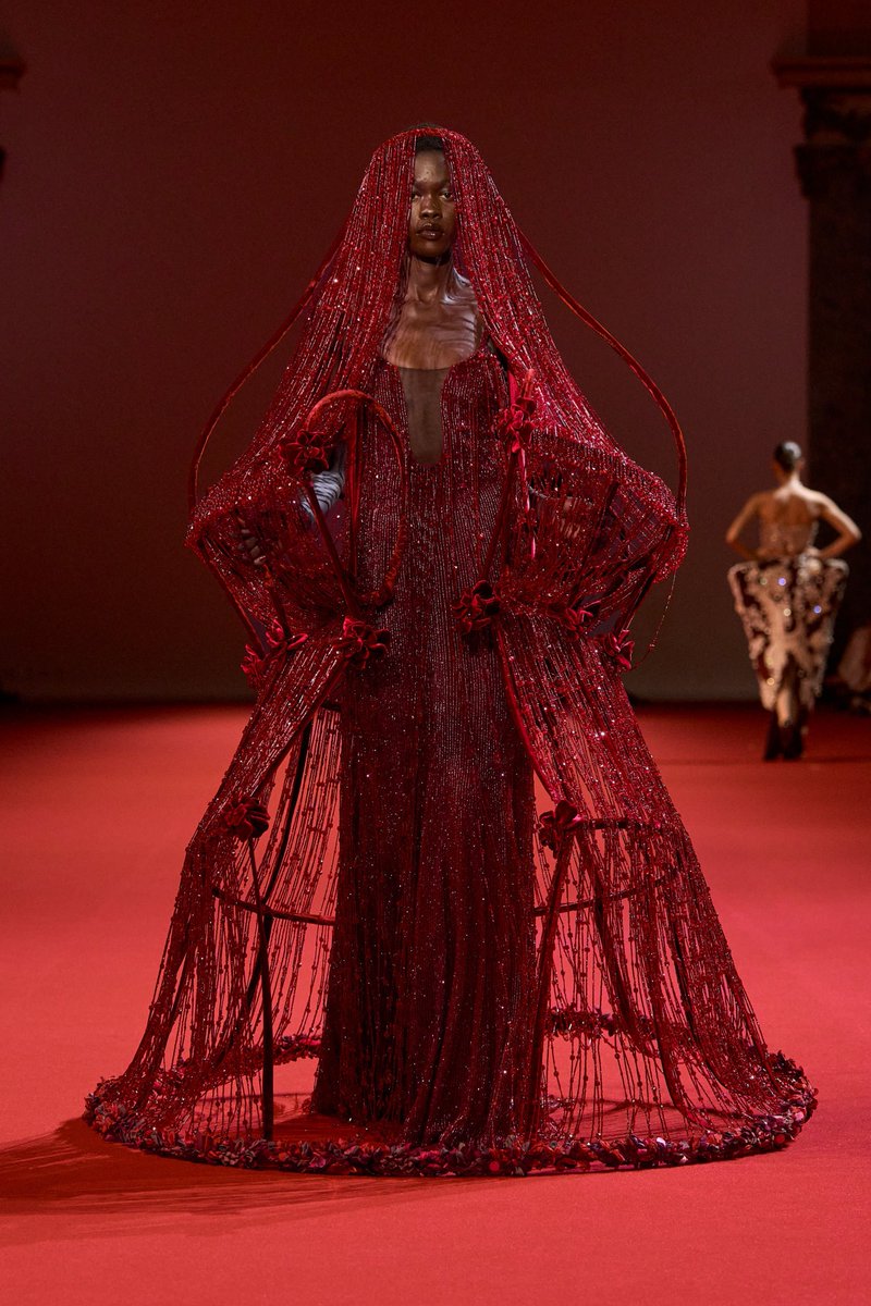 itgirlbackup's tweet photo. Manish Malhorta couture aw26 https://t.co/mhv4BPLxyh