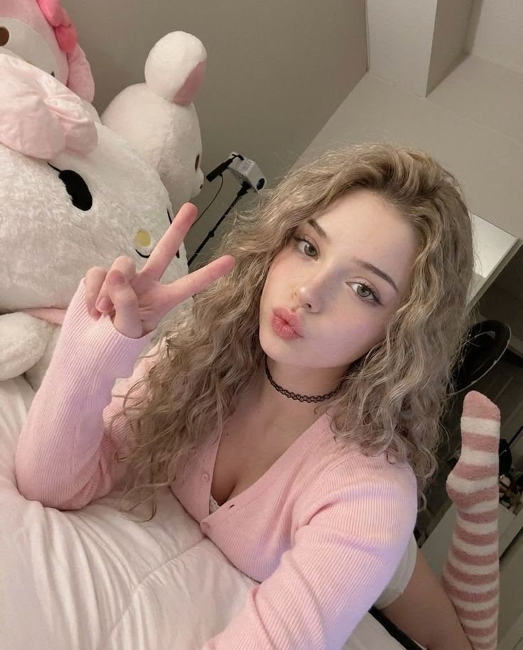 xmiiru_'s tweet photo. hello 👋 https://t.co/hk8wFx8MFt