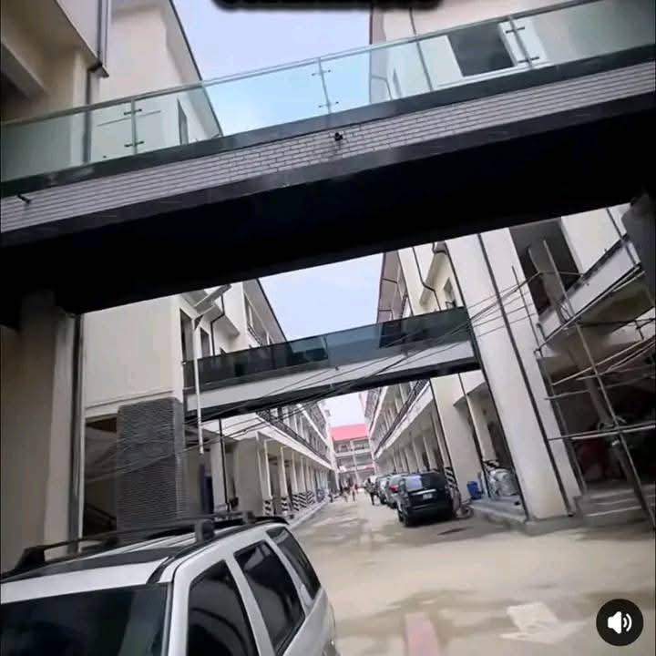 DrKalu_'s tweet photo. Abia construction of Ariaria Ultra modern market Aba has surpass 4,000 completed shops👏 as the state targets more 6,000 shops within the next two years.

God Bless Abia State

Peter Obi is coming. https://t.co/nh9ZjXOnoB