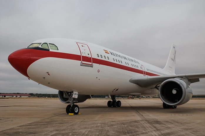 EmilioMayer8's tweet photo. @oscarlopeztwit Sánchez utiliza un avión oficial de 80 plazas para viajar a la graduación de su hija en Londres https://t.co/XYHLeqcGwr