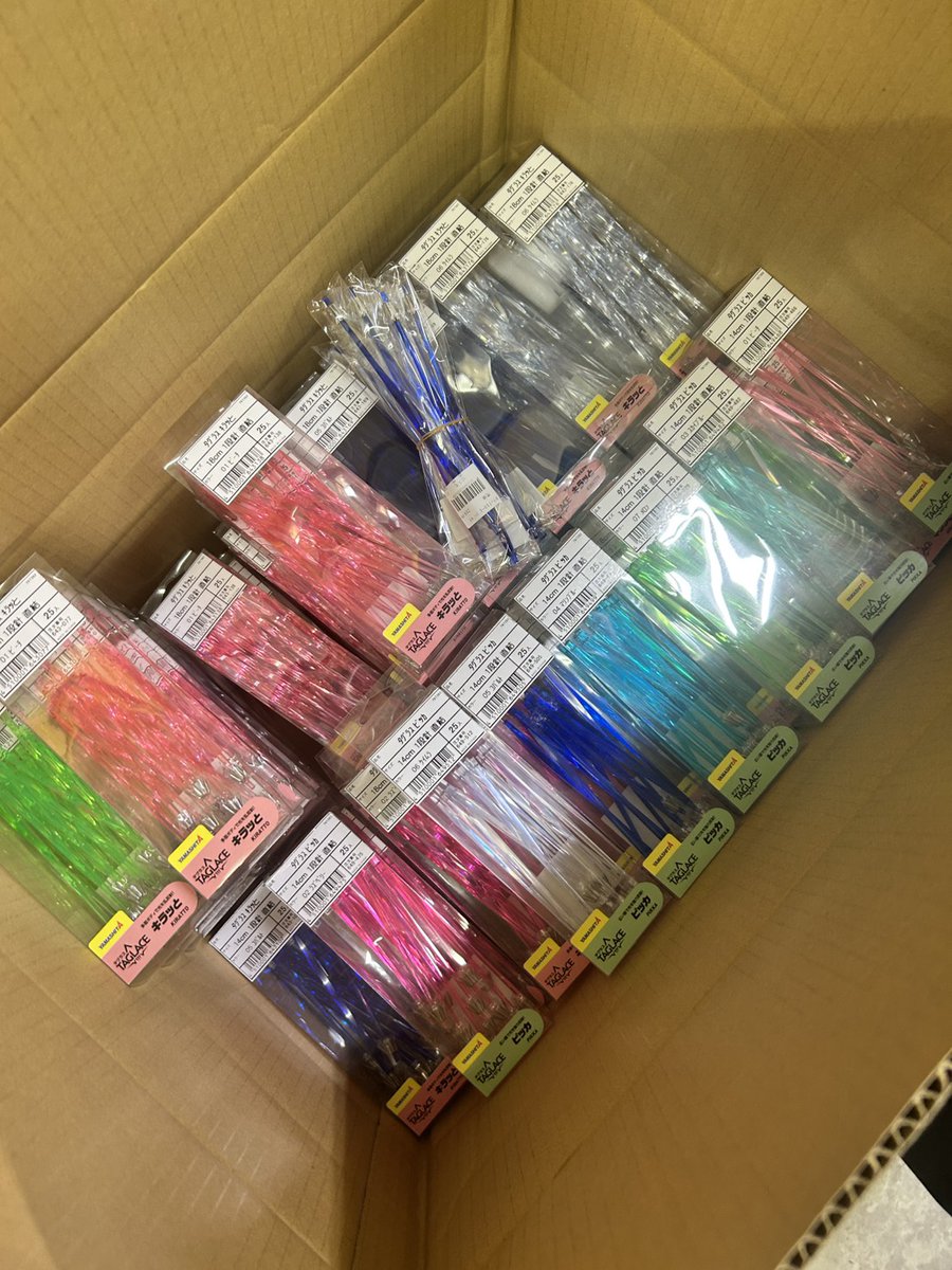 tsurikichi2's tweet photo. スルメイカ絶好調🦑
ヤマシタのキラッと18-1T／14-1T再入荷、さらに新製品ピッカ14-1Tも入荷！
動きが早いので、探していた方はお早めにご来店ください！ #つり吉 #スルメイカ https://t.co/p88J1zAR1L