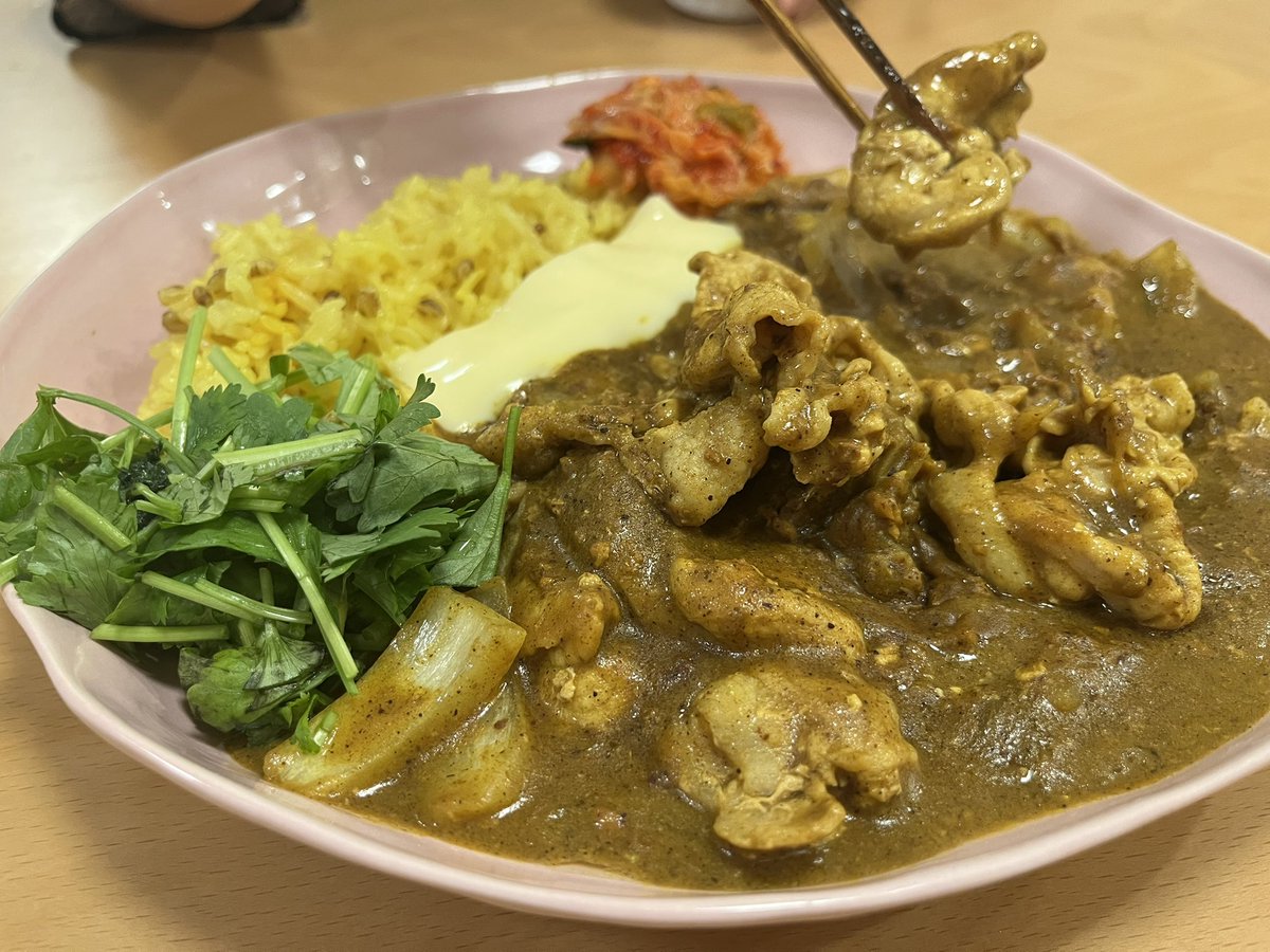 IndoCurryOo's tweet photo. 夫の分をつまみ食いする妻。 https://t.co/9gtOU1MKkv