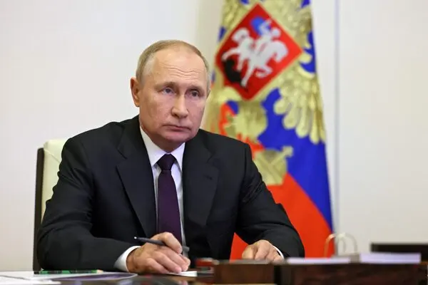 RT by @mikenov: RT by @mikenov: 🇷🇺🇺🇦 2 sources close to the Kremlin say Putin is likely to escalate the war in Ukraine. 3 other sources indicate he rejects peace negotiations while Ukraine strikes Russian territory. Source: Financial Juice/ Writer: Samuel