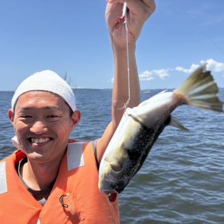 moritake_1202's tweet photo. えさ政さんからショウサイフグ！
船長が良いポイントに当ててくれて、朝イチから周りはポチポチ釣れている中、自分はなかなかアタリが出ず苦戦😇
しかし後半戦は巻き返してちょうど10匹ツ抜けでした！

活性が高い時と低い時の誘い分けにまだまだ課題があるので、またチャレンジしたいと思います！ https://t.co/51nvW7pt3k